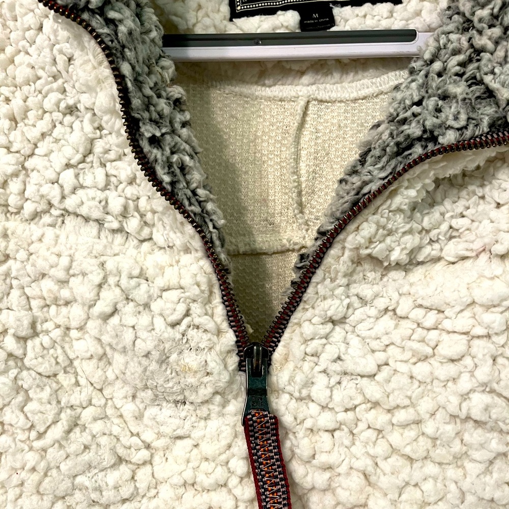 TRUE GRIT CREAM/GRAY SHERPA 1/4 ZIP PULLOVER SIZE Medium - Picture 2 of 7